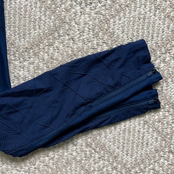 Under armour navy leggings - Picture 2 of 3